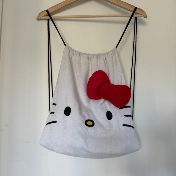 Hello Kitty White and Red Drawstring Backpack - Picture 1 of 3